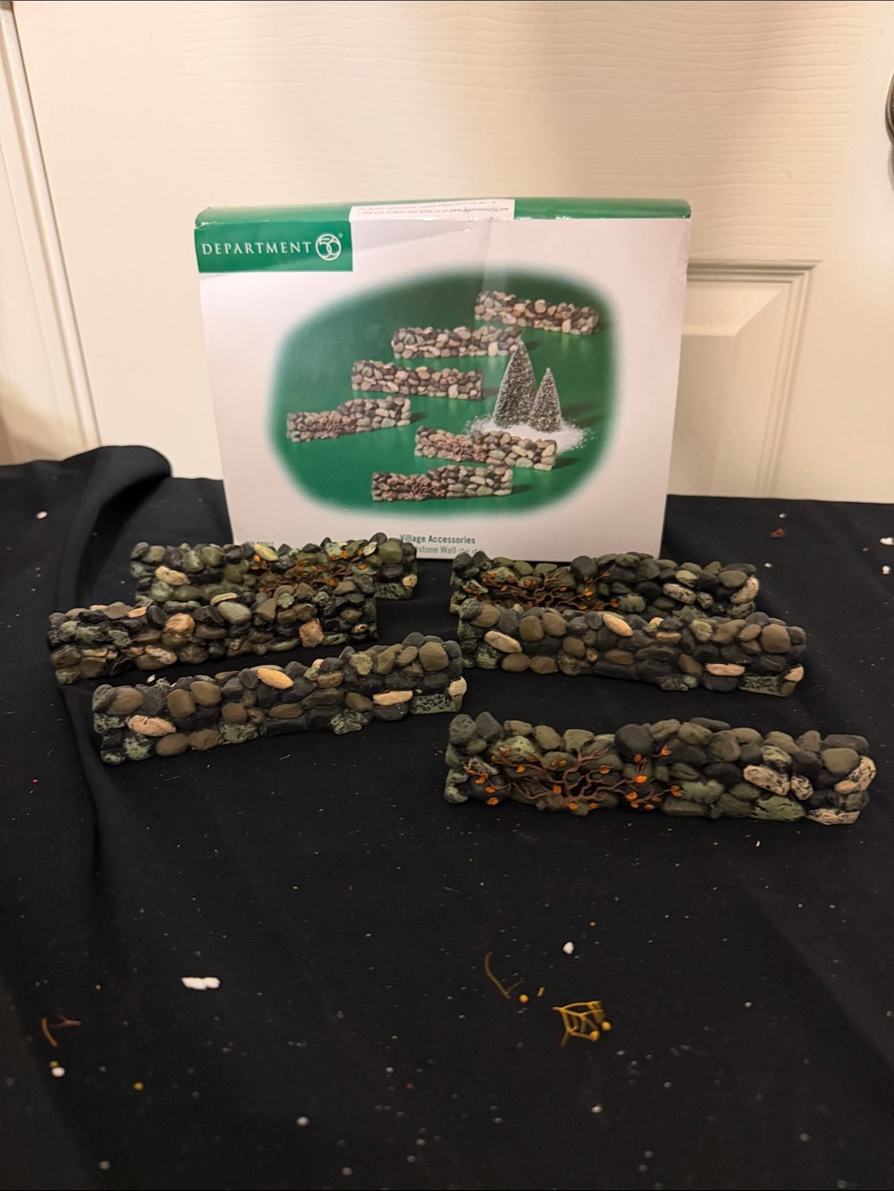 Department 56 Stone Wall Village Accessory Set - Gray, Green, Brown